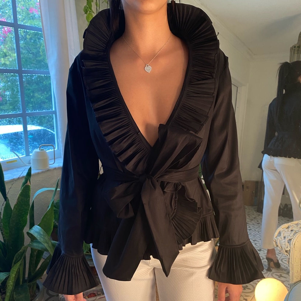 Dramatic Black Ruffled Blouse - Picture 4 of 4